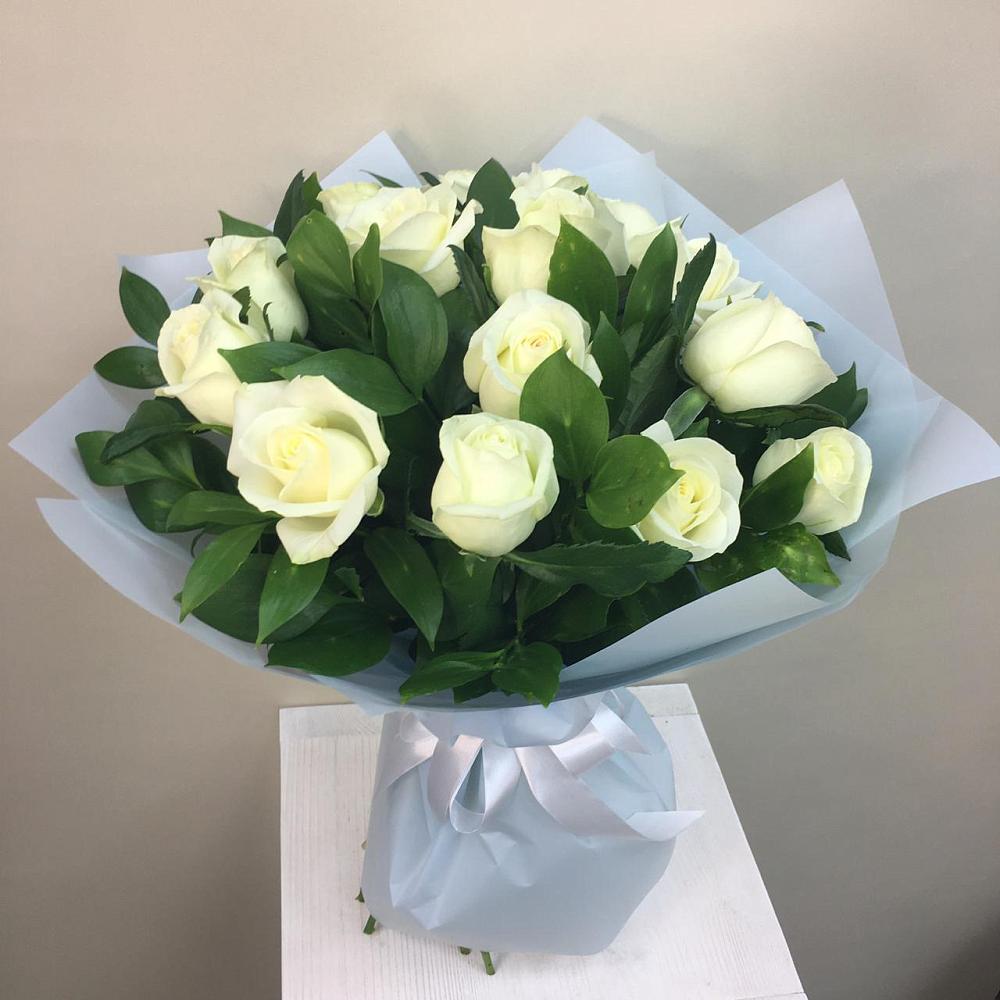 Букет 15 Белых роз Проуд в Ибреси