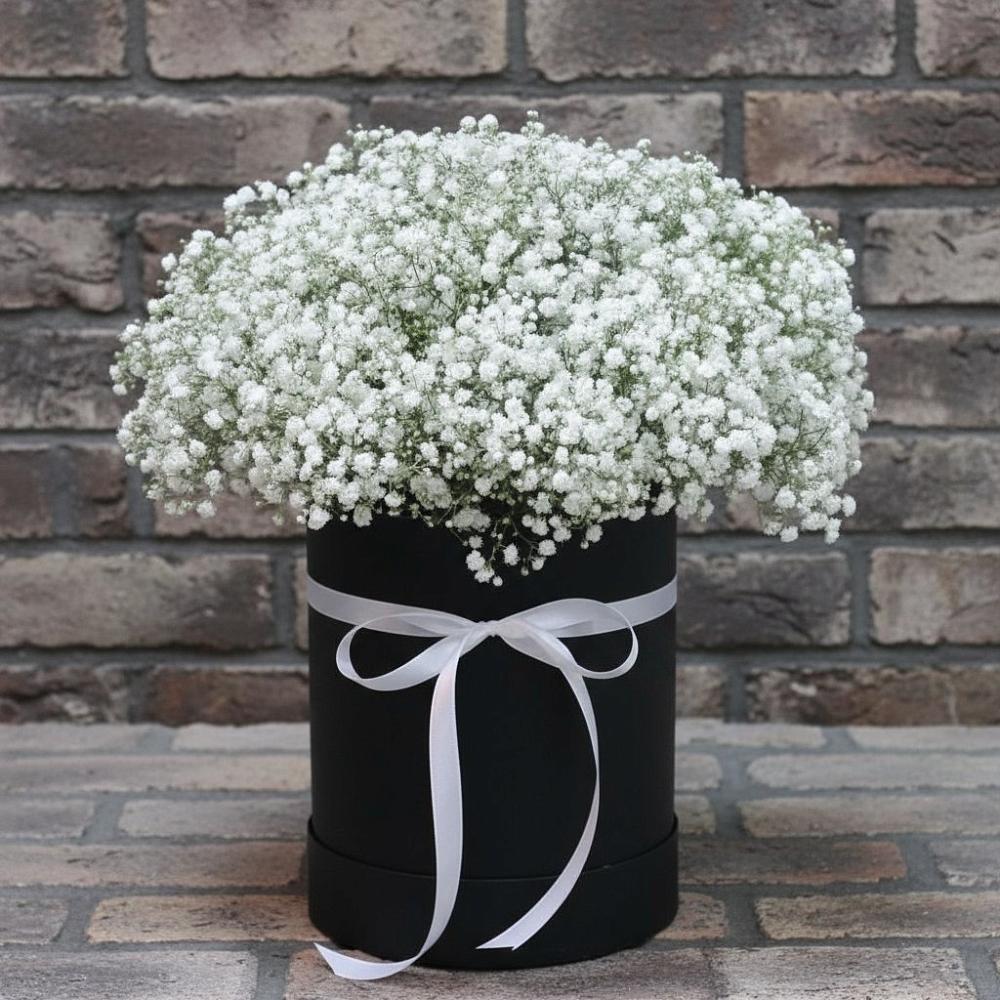 Цветочная композиция из Гипсофила в шляпной коробке в Ибреси