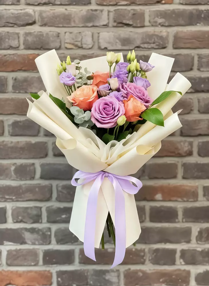 Букет цветов из: Лизиантусы и Розы в Ибреси