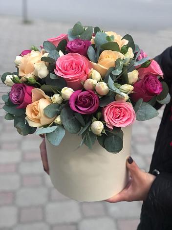 Цветочная композиция из Розы в шляпной коробке в Ибреси