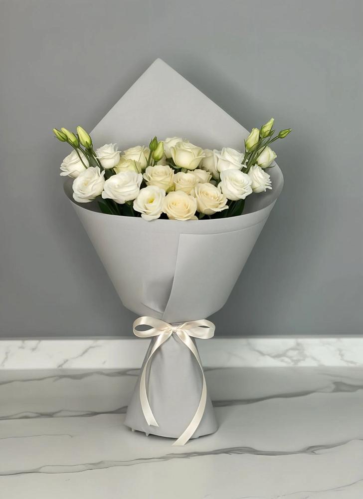 Букет цветов из: Розы и Лизиантусы в Ибреси