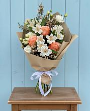 Букет цветов из:  Альстромерии, Лизиантусы, Розы и Хризантемы в Ибреси