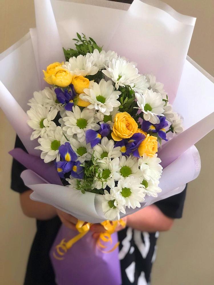 Букет цветов из: Ирисы, Хризантемы и Розы в Ибреси