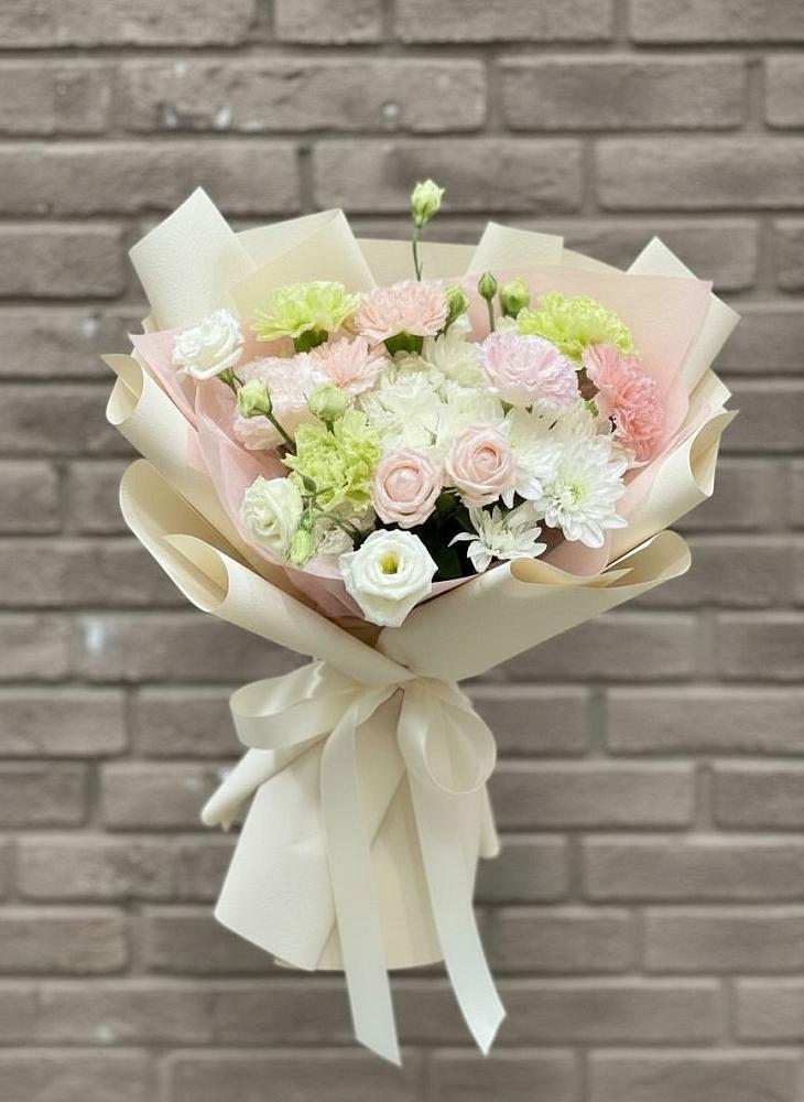 Букет цветов из: Гвоздики, Розы, Лизиантусы и Хризантемы в Ибреси