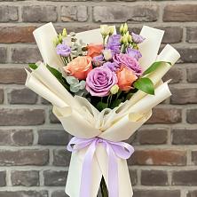 Букет цветов из:  Лизиантусы и Розы в Ибреси