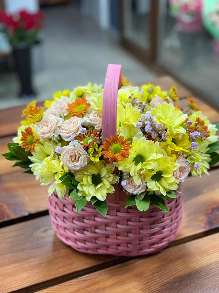Цветочная композиция из Хризантемы и Розы в корзине в Ибреси