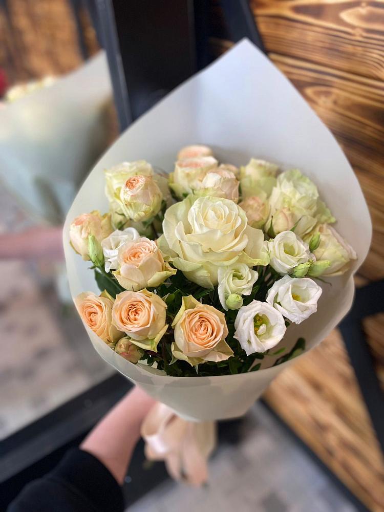 Букет цветов из: Розы и Лизиантусы в Ибреси